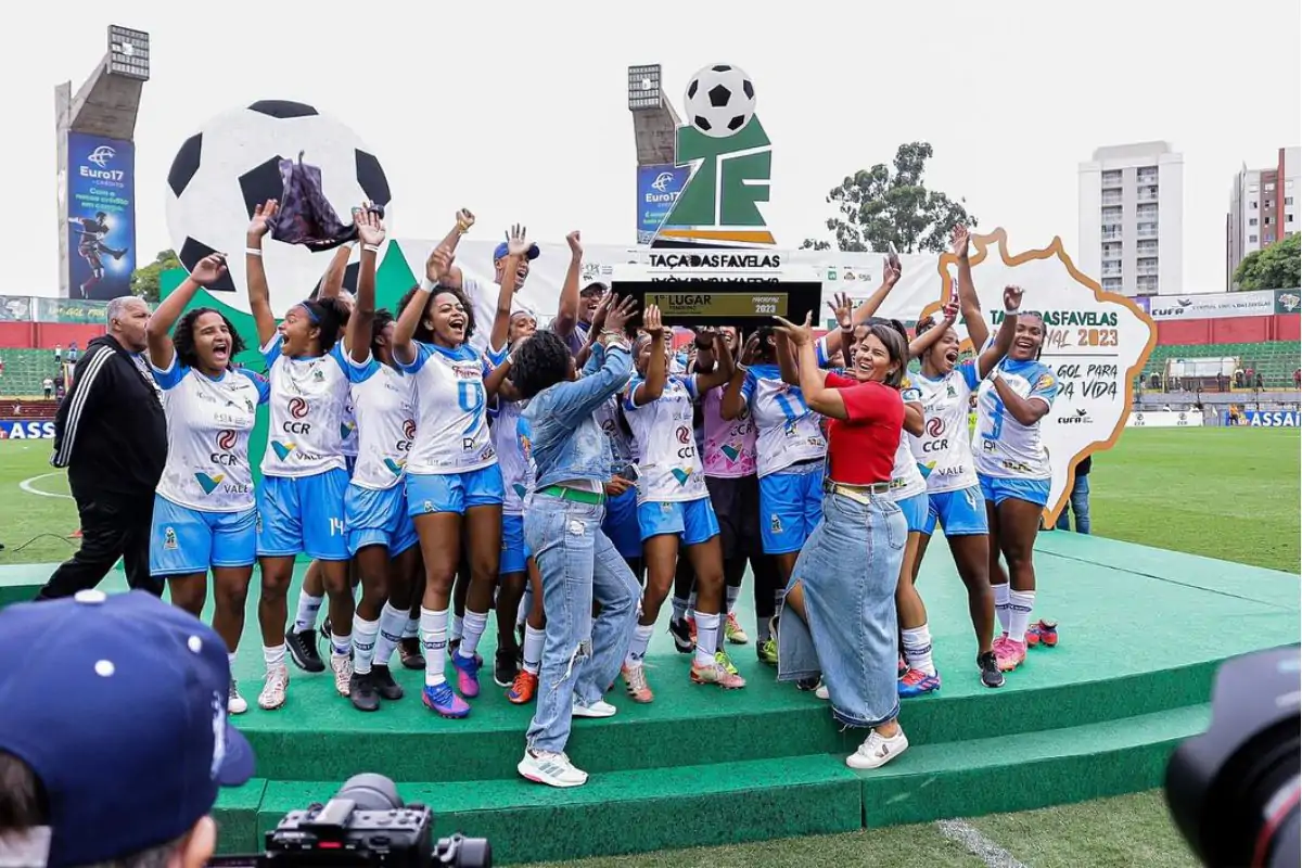 equipe-feminina-do-Rio-de-Janeiro-vencem-etapa-nacional-da-Taca-das-Favelas.jpg